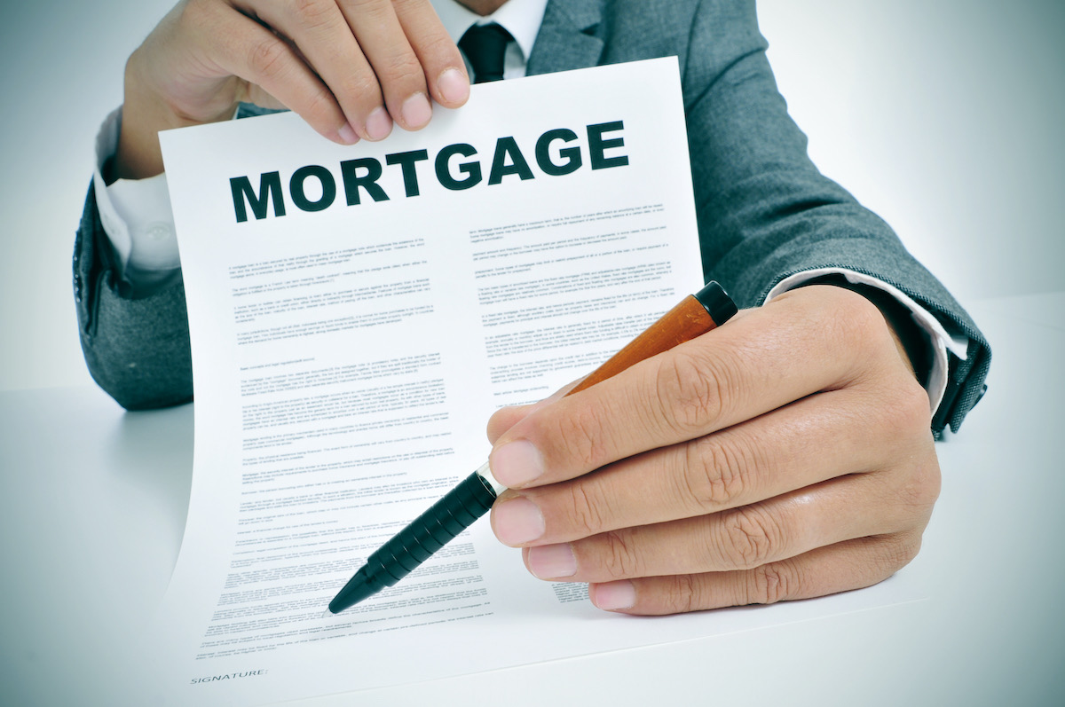sign mortgage contract