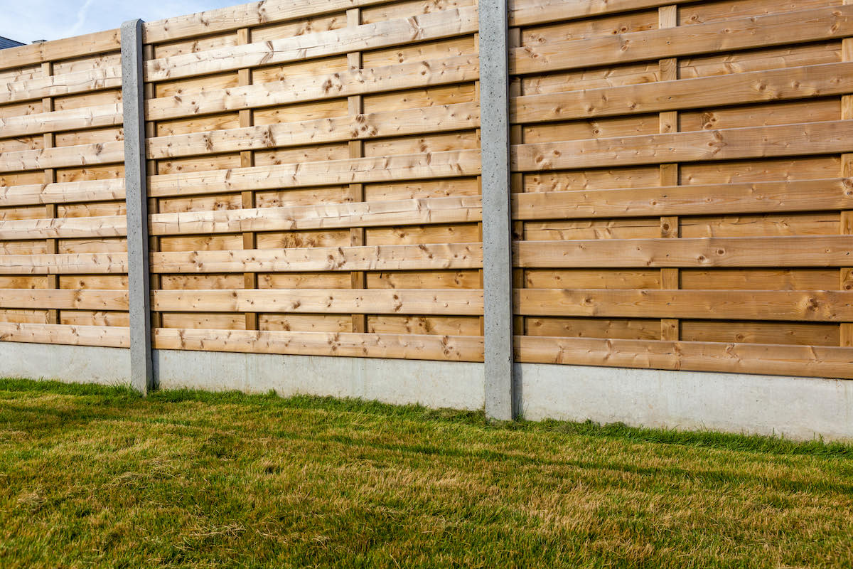 garden fence law